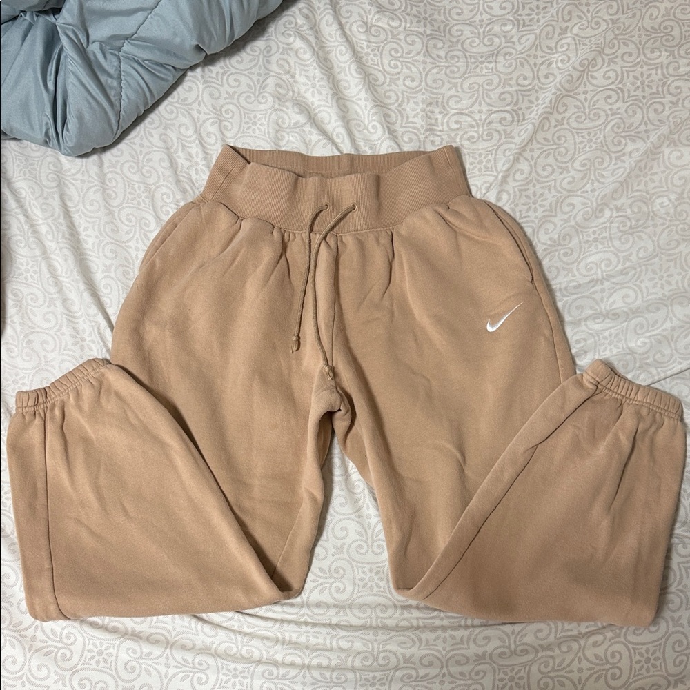 Nike women’s high rise oversized Joggers